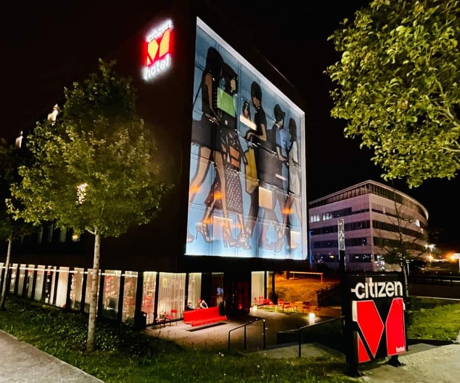 The CitizenM Paris Charles de Gaulle airport at night